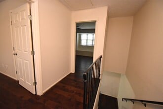 Building Photo - 429 Sunset Dr