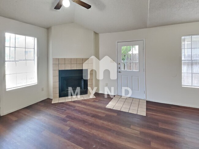 Building Photo - 2214 Creekside Ln Unit C