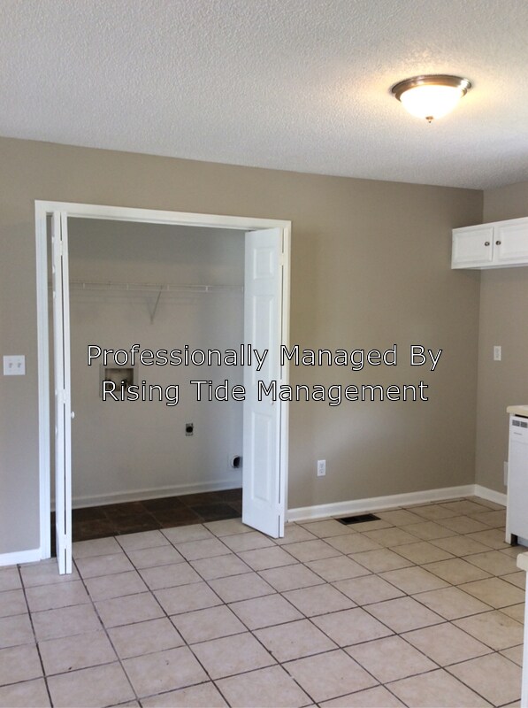 Building Photo - 6932 Brittany Ln