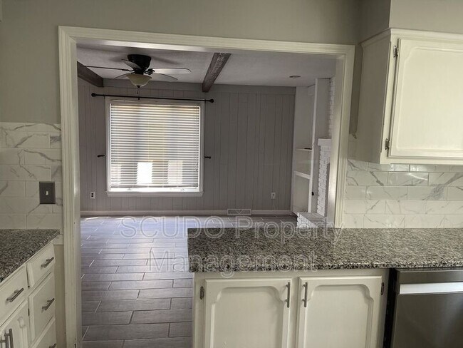 Foto del edificio - 8360 N Overland Dr