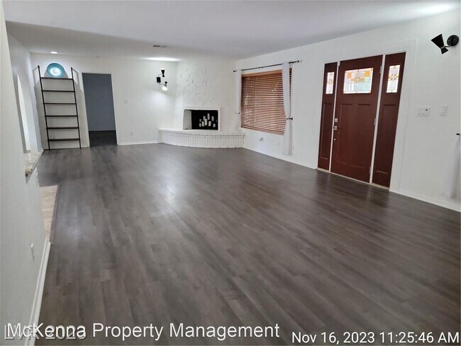 Building Photo - 3 br, 2 bath House - 2921 E Serene Ave