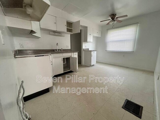 Building Photo - 339 S Napoleon Ave