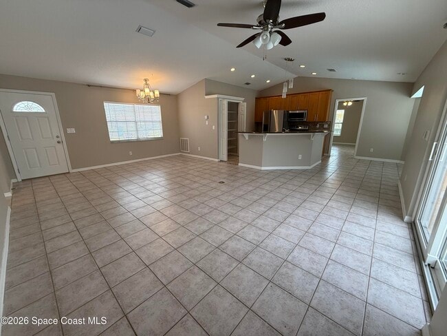 Building Photo - 563 Summers Creek Dr