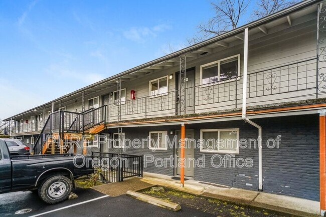 Foto del edificio - 18411 E Burnside St