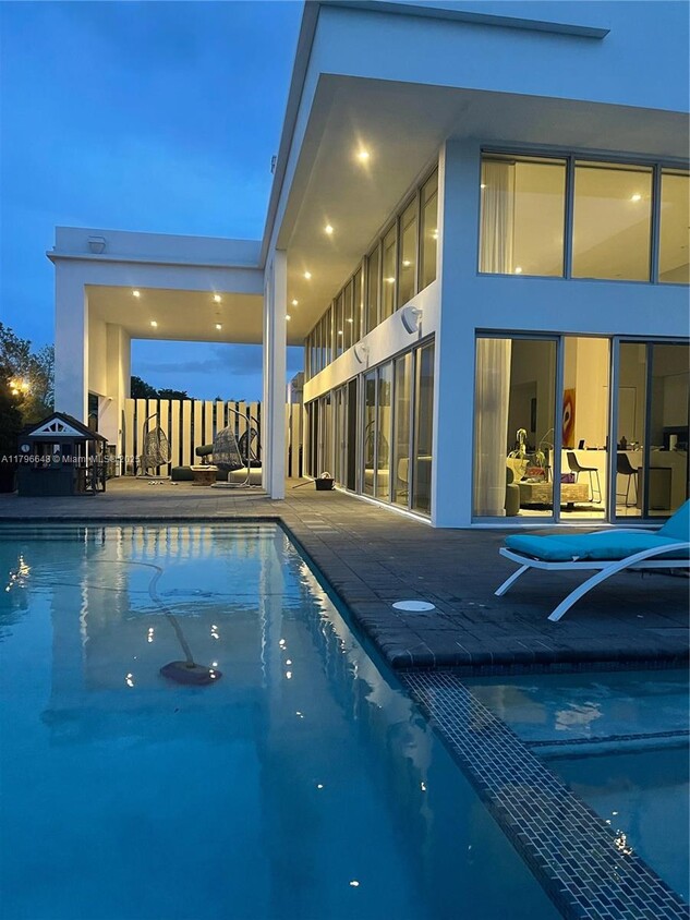 Foto principal - 16639 Botaniko Dr N