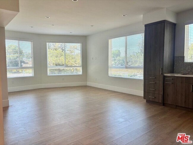Foto del edificio - 14419 Riverside Dr