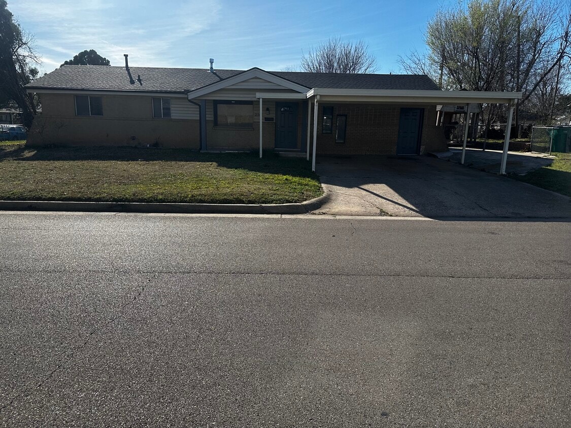 Photo - 2701 SW 65th St (Oklahoma City, OK)