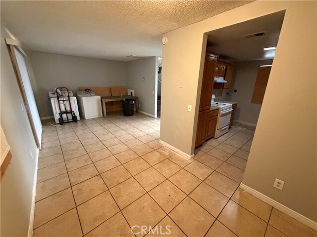 Building Photo - 9240 Date St