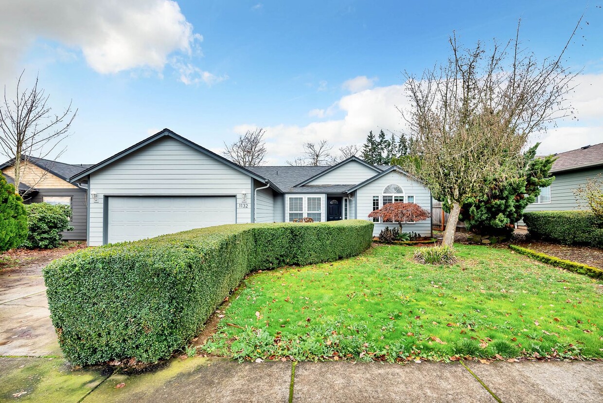 Primary Photo - Terrific 3 Bedrooms, 2 Bathrooms House in ...