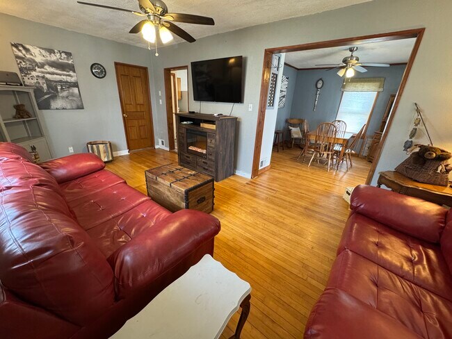 Foto del edificio - 1215 W Conant St