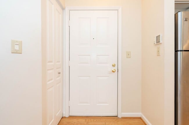 Building Photo - 1 BR 1 BA Condo in Reston