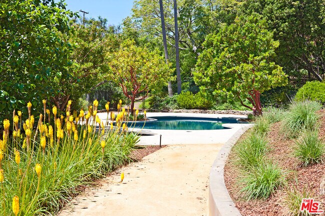 Building Photo - 6228 Sycamore Meadows Dr