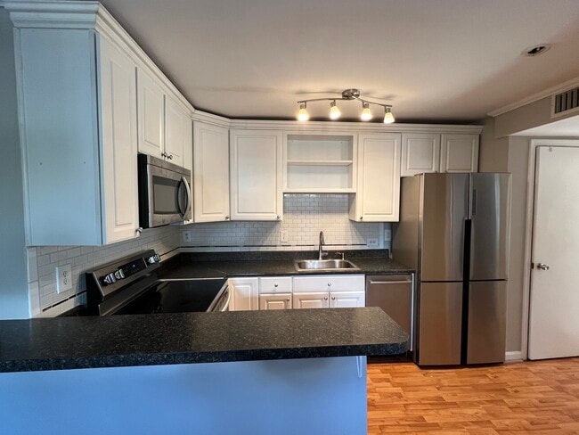 Photo - 1800 Dewitt Ave Apartment