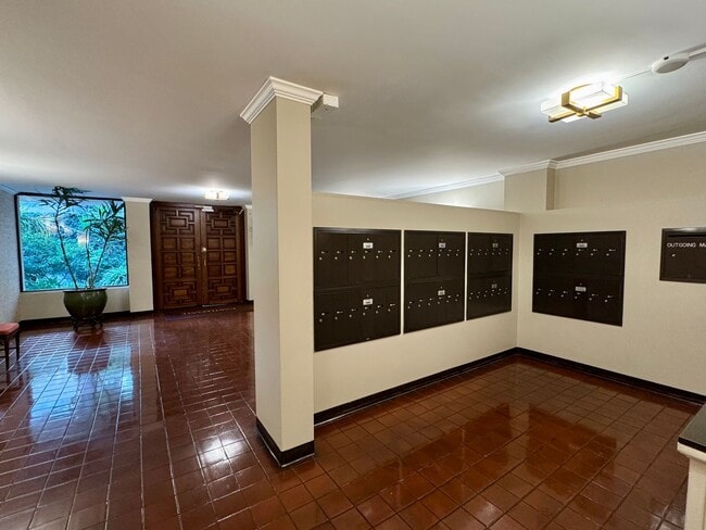 Building Photo - Large 2 bed 2 bath