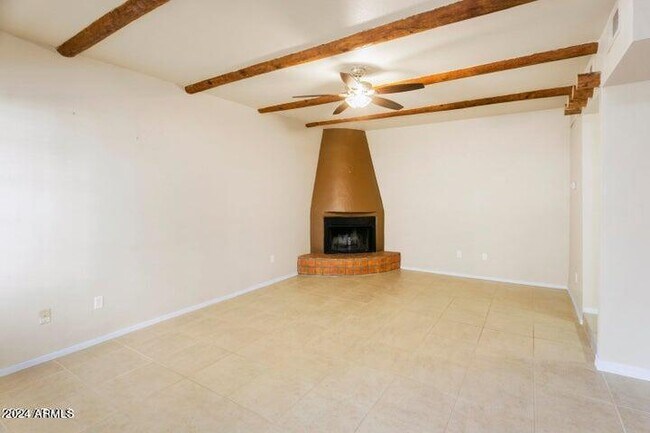 Building Photo - 1446 E Grovers Ave