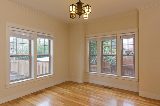 Foto del edificio - 1062 SE Webber St