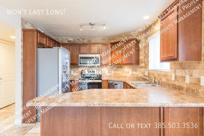 Foto del edificio - REDUCED PRICE! 3 Bedroom/2 bathroom Condo ...