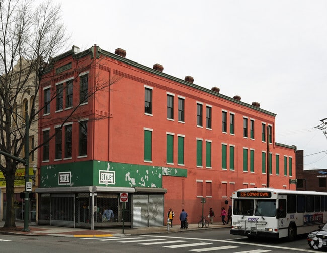 Primary Photo - 24 E Broad St