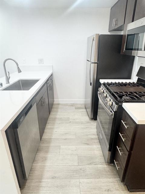 Foto del edificio - 1550 N Fuller Ave