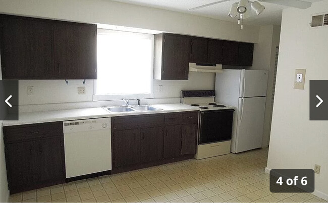 Kitchen - 407 W Calhoun Ave