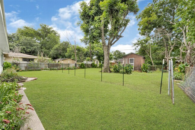 Foto del edificio - 5714 Peacock St