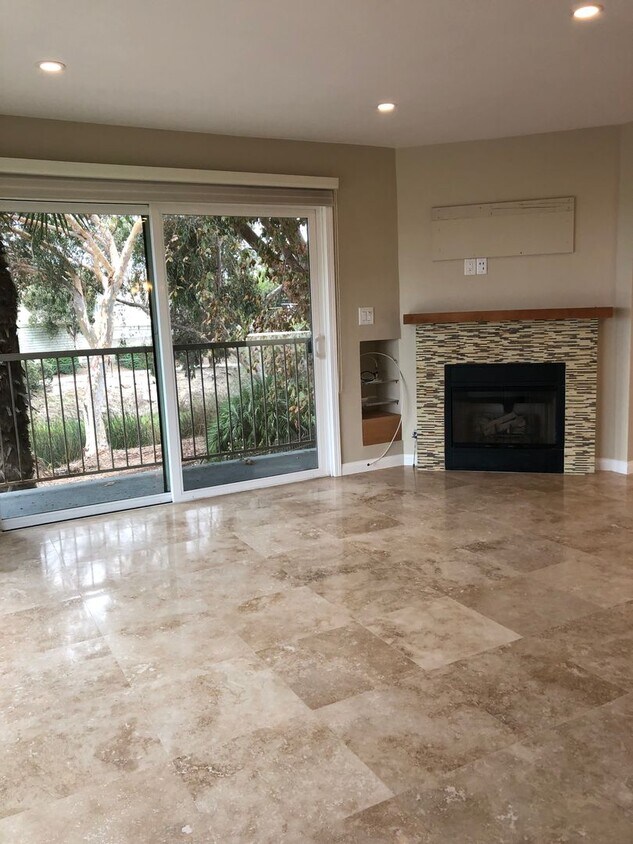 Foto principal - Spacious 3 + 2 Ocean View Condo - Prime Corner Location.