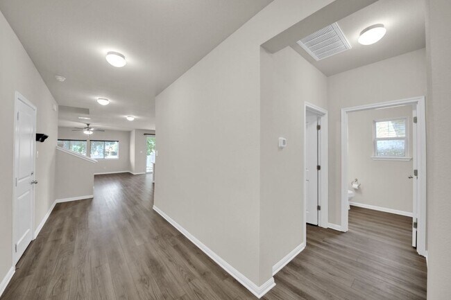 Building Photo - 1829 Leander Dr