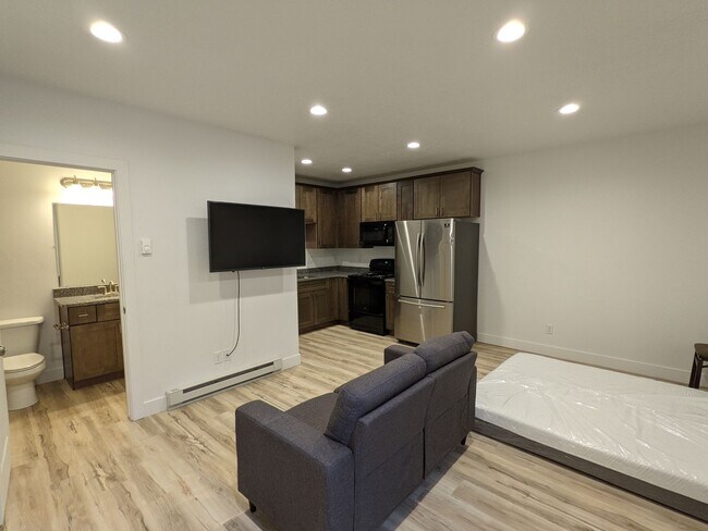 Building Photo - 578 Lewski Ln