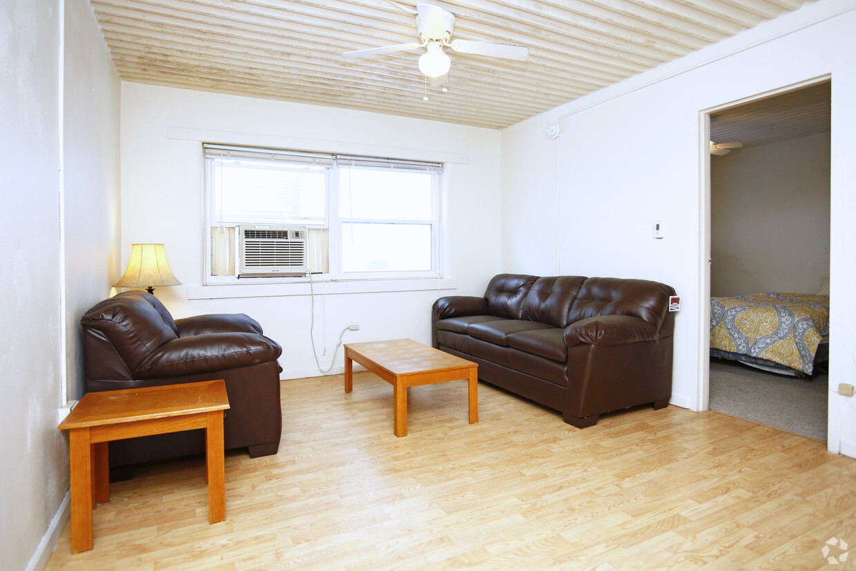 2 BR, 1 BA - living room - 102 N Gregory St