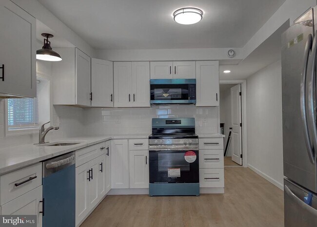 Foto del edificio - 7203 Westchester Dr