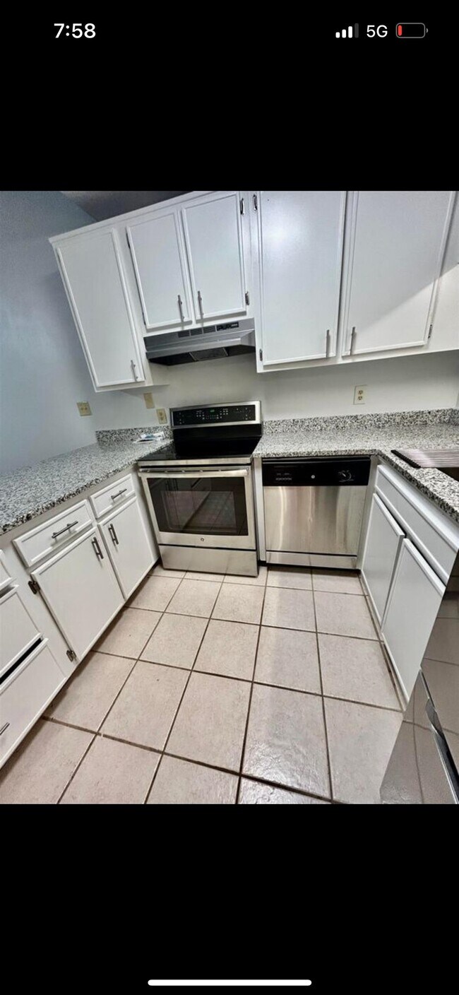 Foto del edificio - 989 Sutor Rd