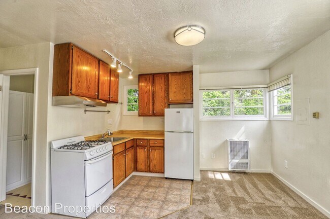 Building Photo - 503 Forest St