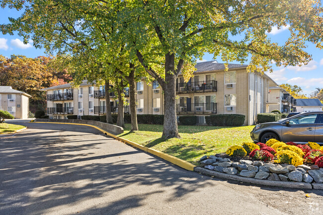 Low rise Buildngs - Haledon Estates Apartments