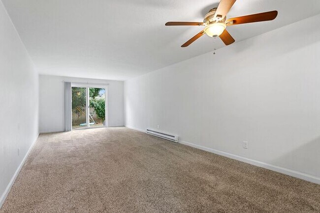 Building Photo - Beautifully Updated 2 bedroom 1 bath! $500 VISA GIFTCARD AT MOVE IN, JUST IN TIME FOR THE HOLIDAYS!