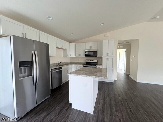 Foto del edificio - 7002 Waldo Cir