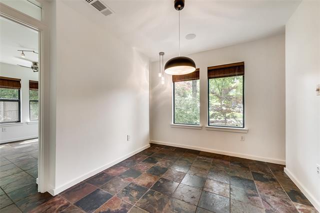 Building Photo - 8614 San Leandro Dr
