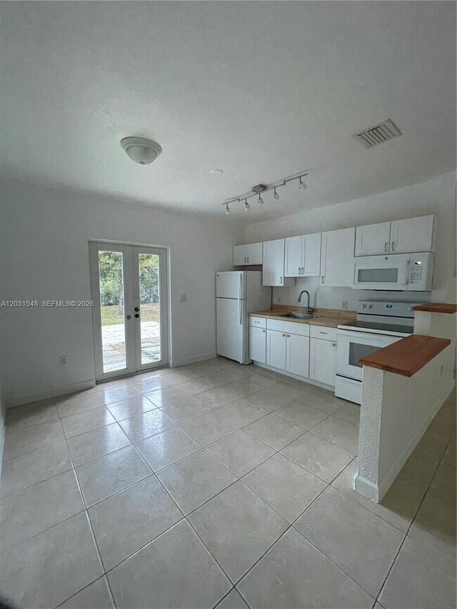Foto del edificio - 420 SW 25th Ave
