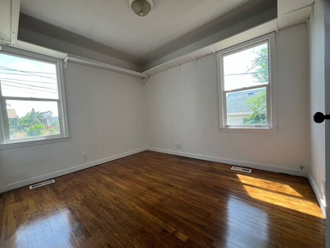Building Photo - 933 W 450 N