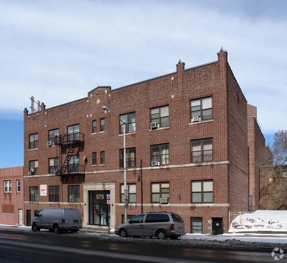 Building Photo - 979 Clinton Ave