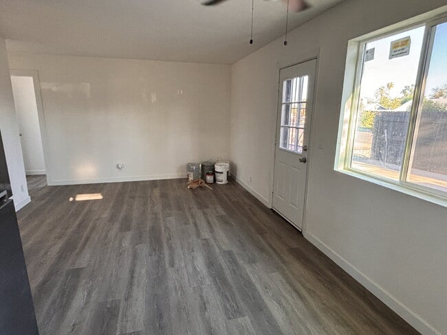Coming Soon! 3 bedroom, 1 bathroom detache... - Coming Soon! 3 bedroom, 1 bathroom detache... Apartment