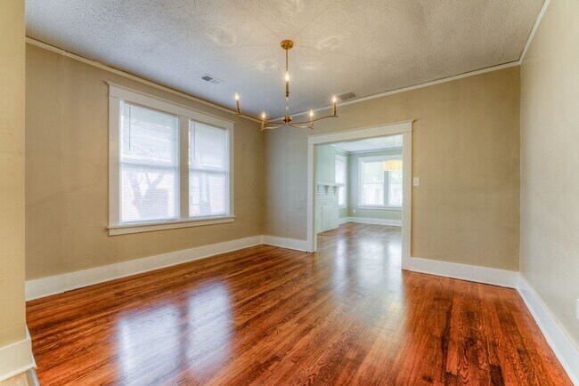 Building Photo - Beautifully renovated, open concept 3/2!