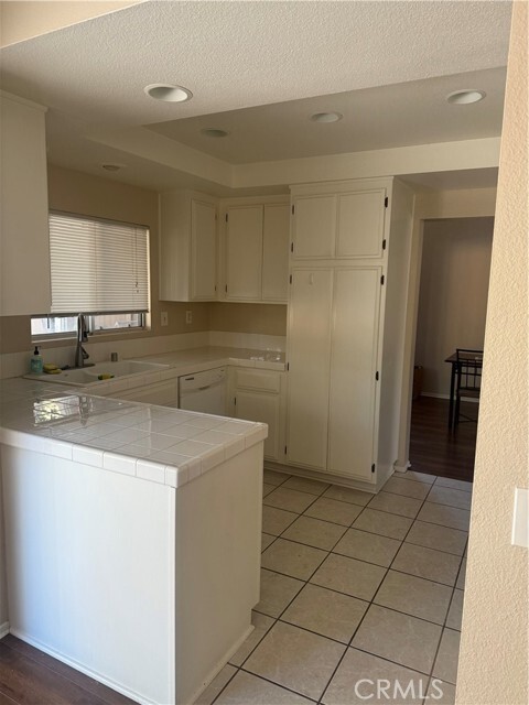 Building Photo - 6747 Dove Ln