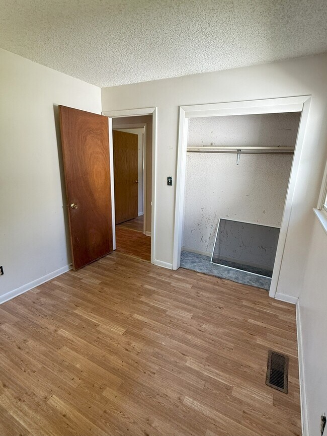 Foto del edificio - 1628 N Oakland Ave
