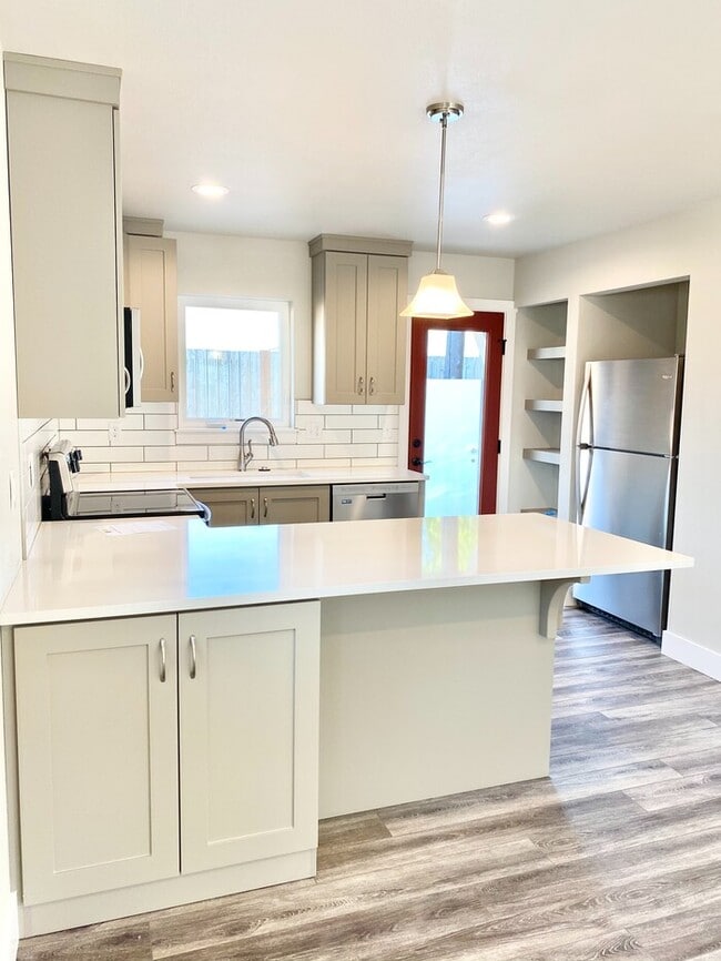 Building Photo - Modern Home in Heart of Old Town Fort Collins!