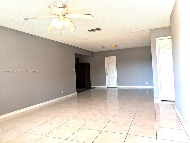 Foto del edificio - 7871 SW 3rd Ct