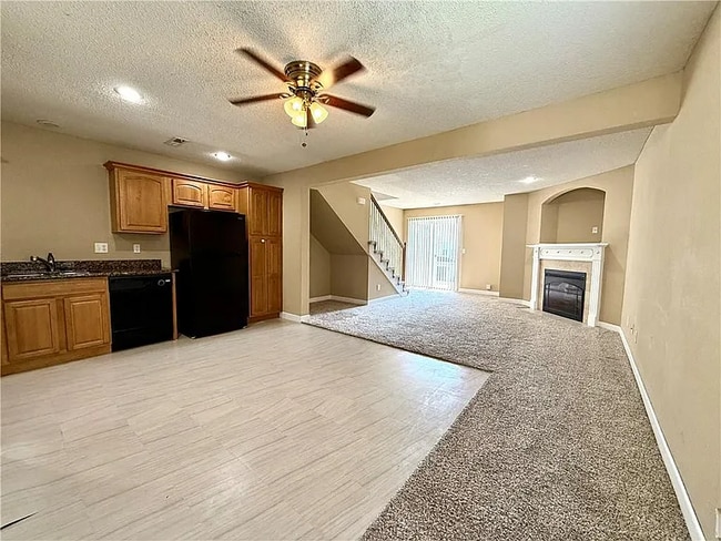 Building Photo - 816 SW Peach Tree Ln