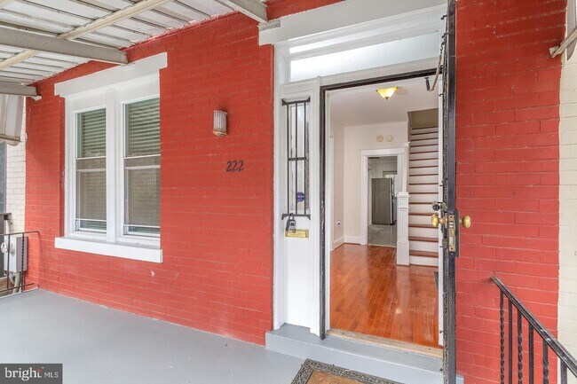 Foto del edificio - 222 R St NE