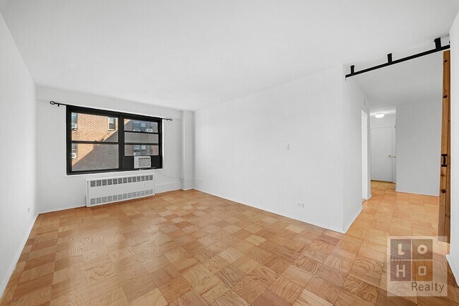 Foto del edificio - 268 E Broadway