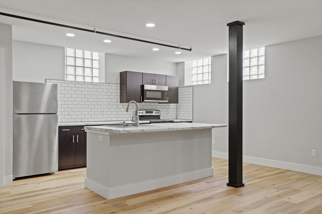 Kitchen - 435 Ann St