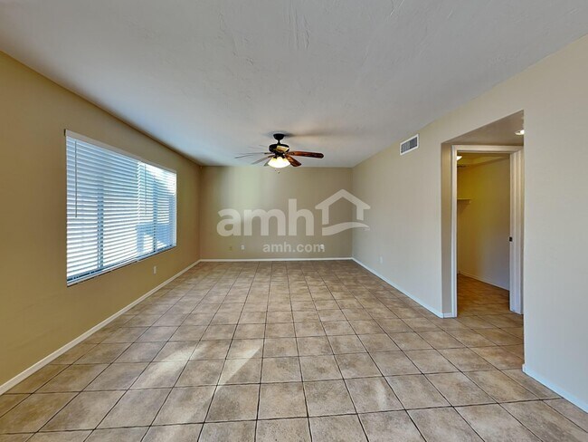 Foto del edificio - 15995 W Monroe St